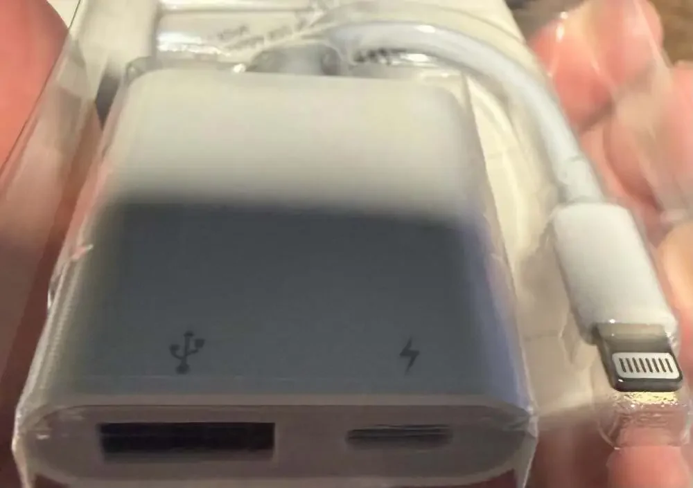 Lightning to USB Camera Adapter with Charging Port‎